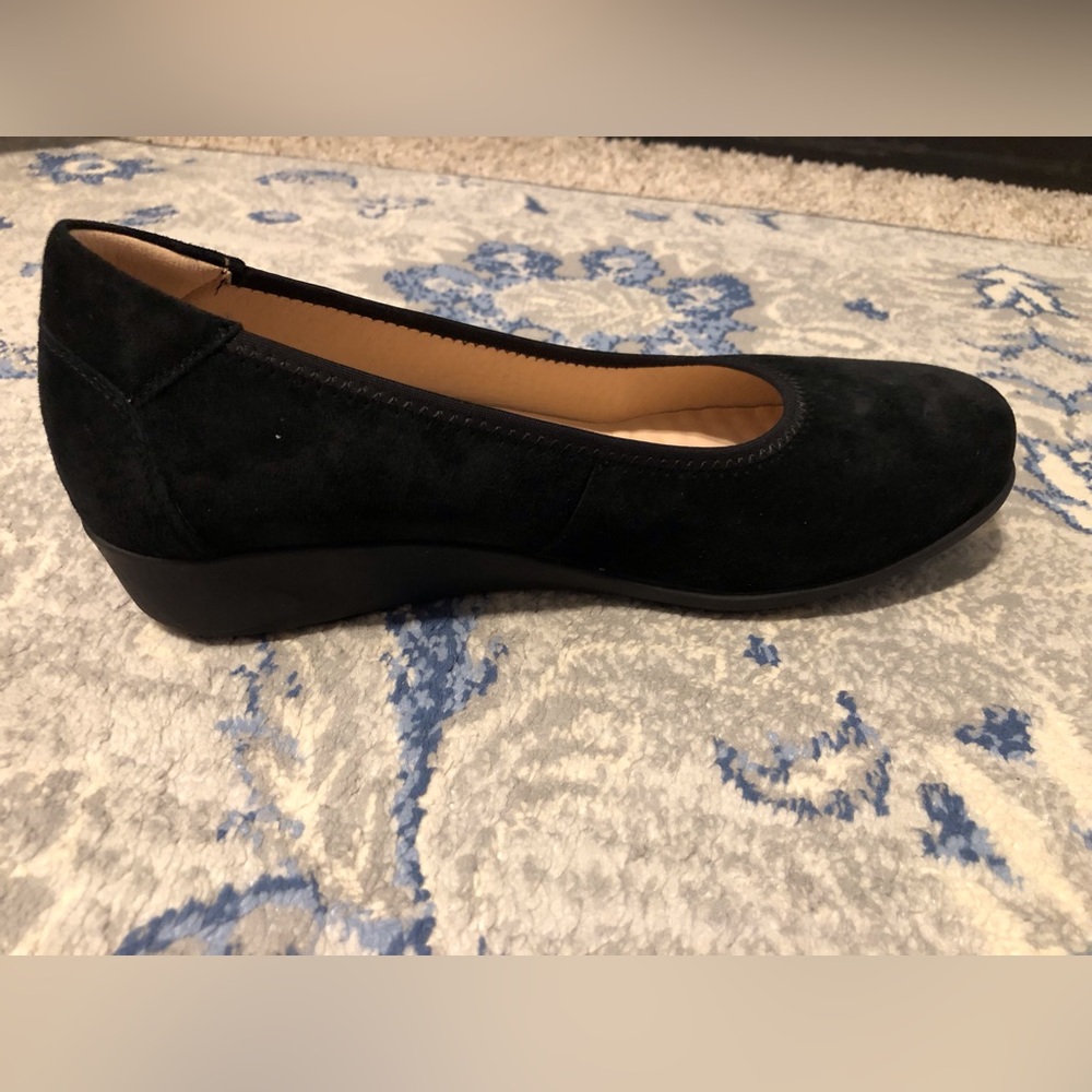 Casual suede flat shoes Never Worn - Picture 5 of 5